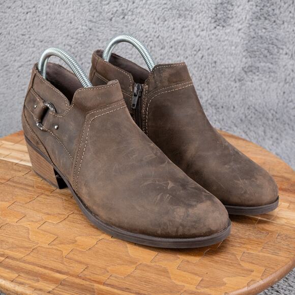 Clarks™ Women's Sz 9 Charlten Grace Ankle Boots in Taupe /Brown Oily Leather - Picture 1 of 7